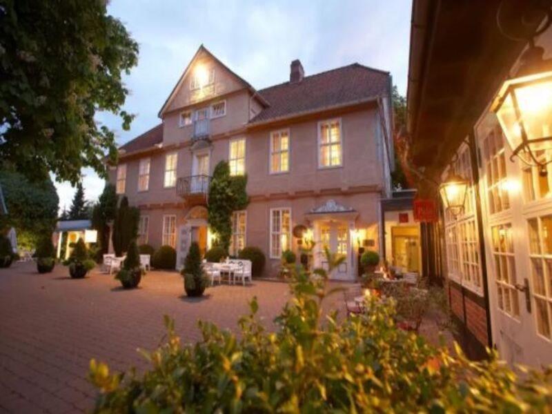 Althoff Hotel Fuerstenhof 첼레 외부 사진 The main building of the hotel