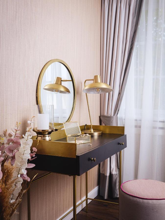 Althoff Hotel Fuerstenhof 첼레 외부 사진 A dressing table