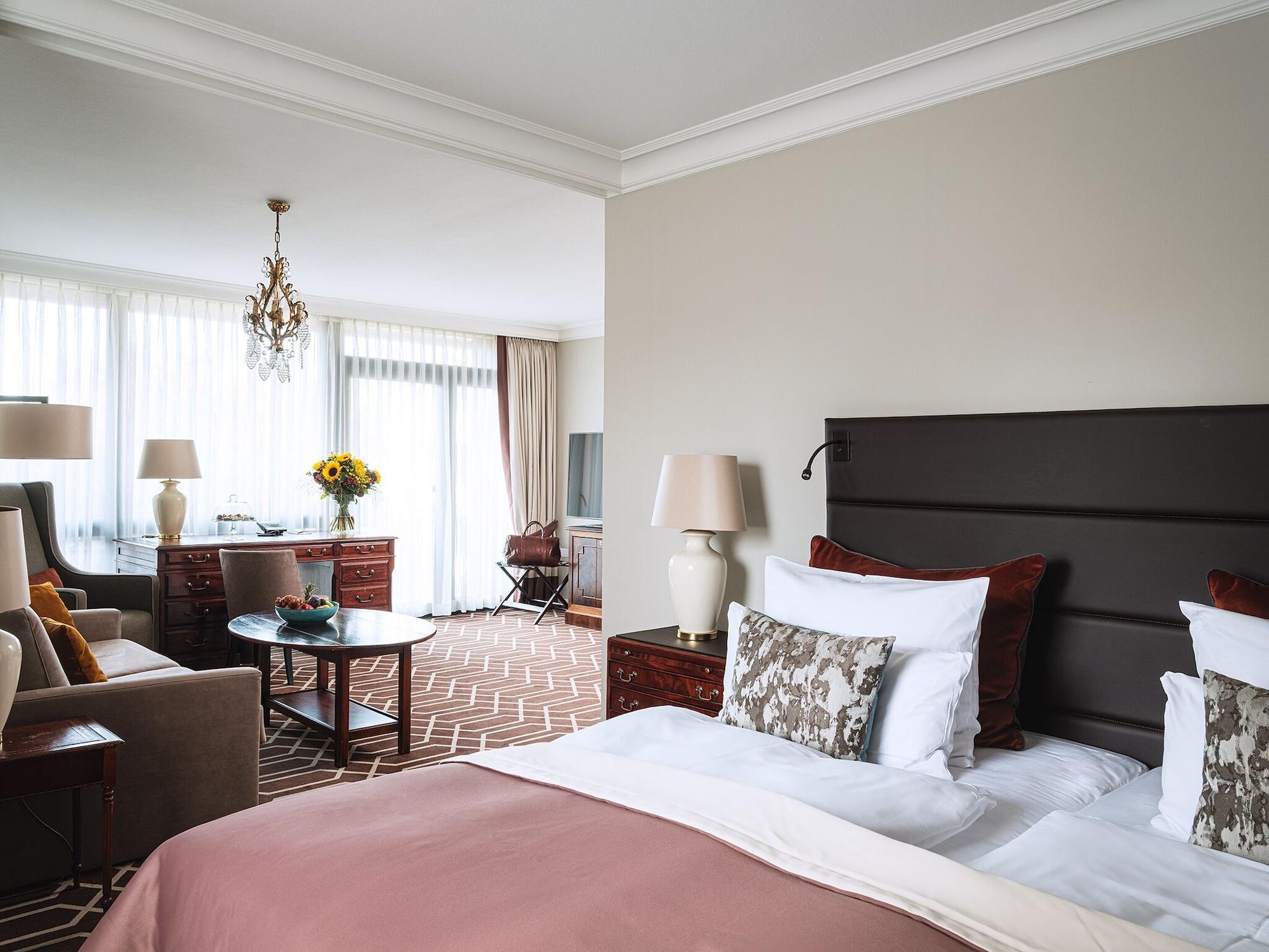 Althoff Hotel Fuerstenhof 첼레 외부 사진 A suite at the Hotel de la Paix