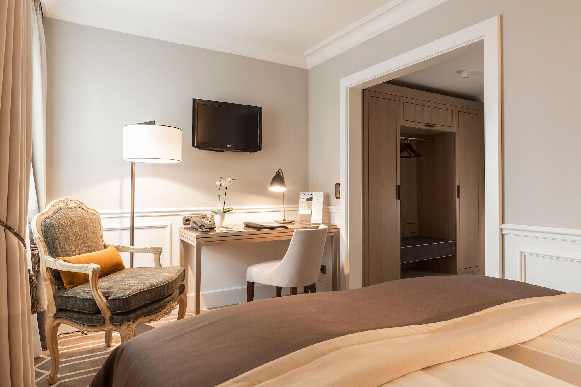 Althoff Hotel Fuerstenhof 첼레 외부 사진 A room at the Hotel de Crillon