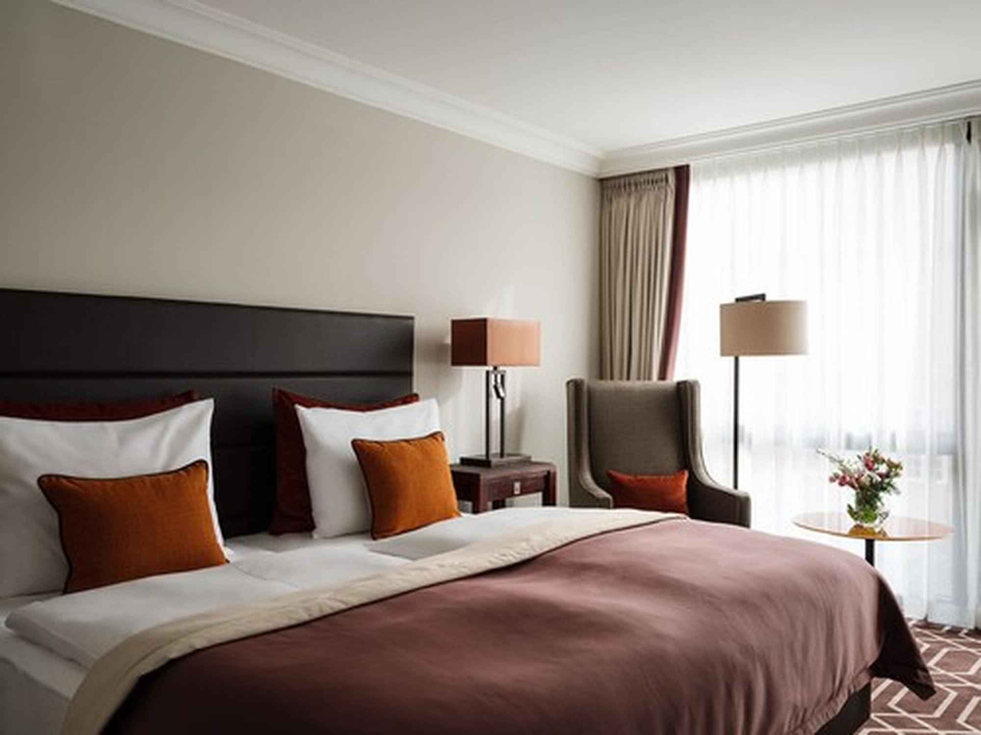 Althoff Hotel Fuerstenhof 첼레 외부 사진 A room at the hotel