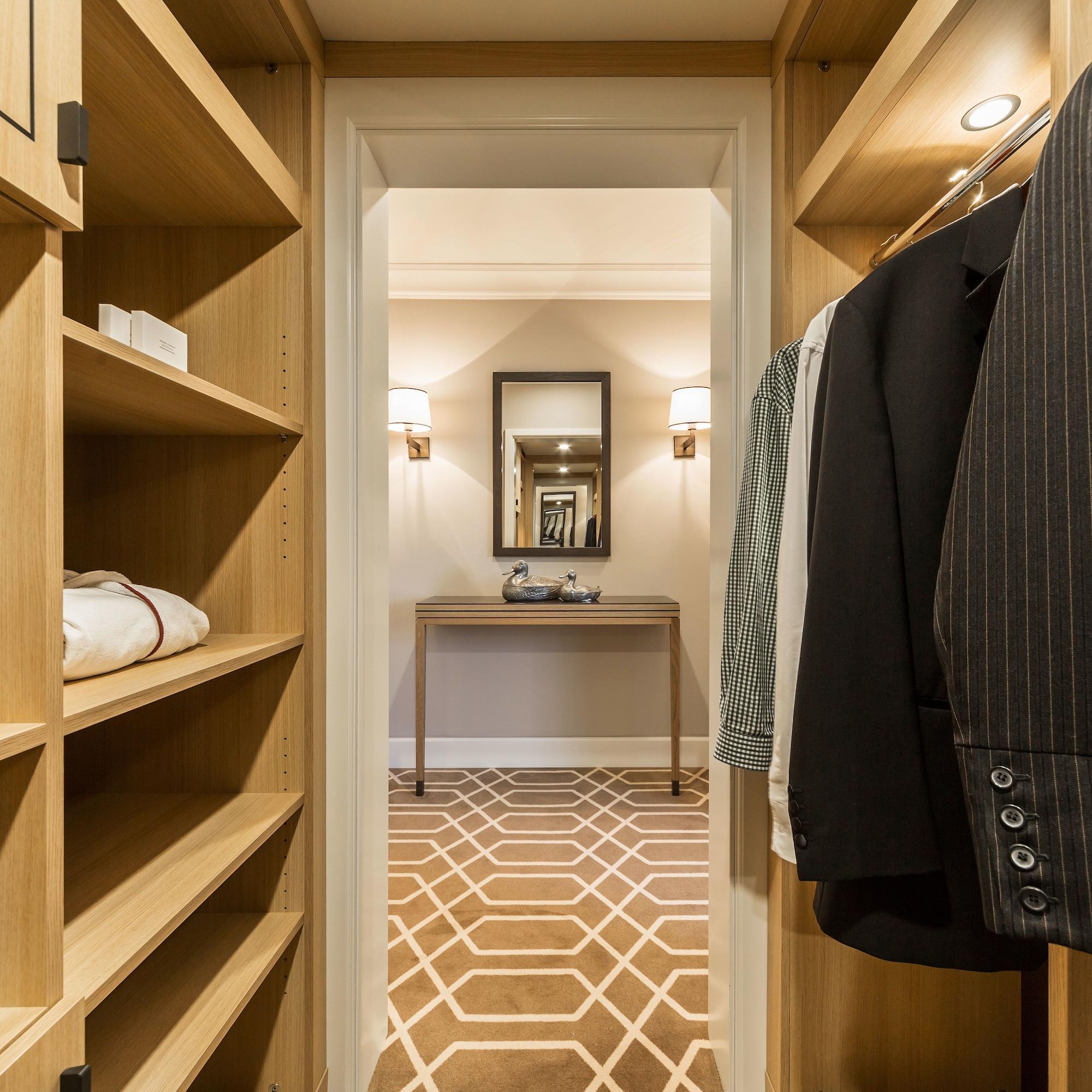 Althoff Hotel Fuerstenhof 첼레 외부 사진 A walk-in closet