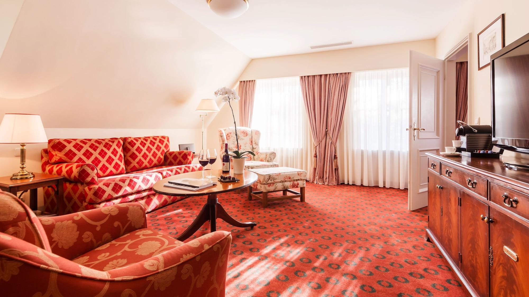 Althoff Hotel Fuerstenhof 첼레 외부 사진 A suite at the Hotel de l'Europe