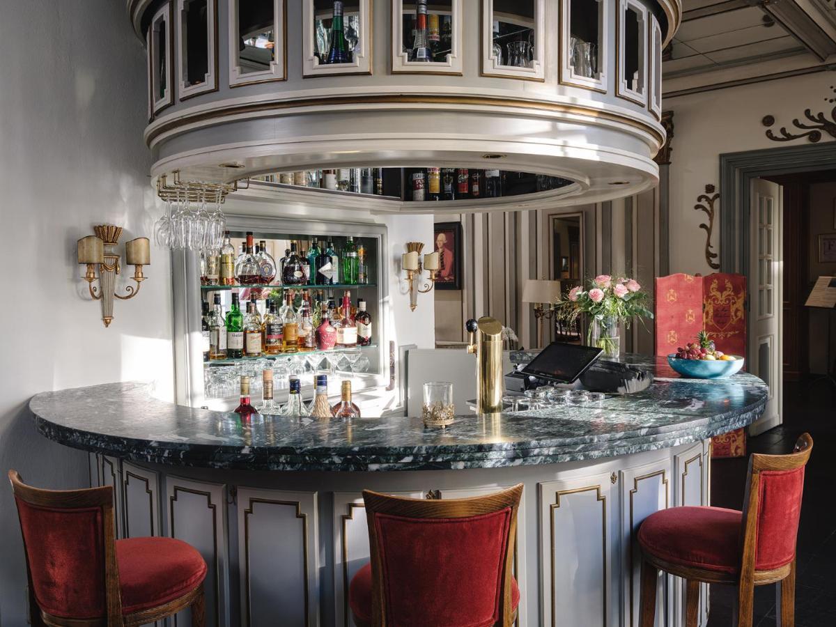 Althoff Hotel Fuerstenhof 첼레 외부 사진 The bar at the Hotel de la Ville