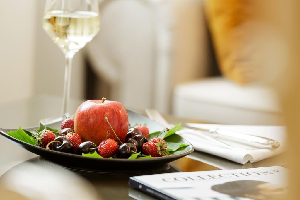 Althoff Hotel Fuerstenhof 첼레 외부 사진 Fruit and wine