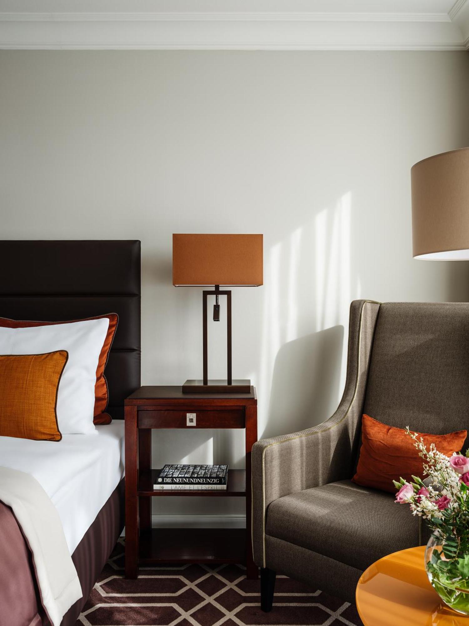 Althoff Hotel Fuerstenhof 첼레 외부 사진 A lampshade