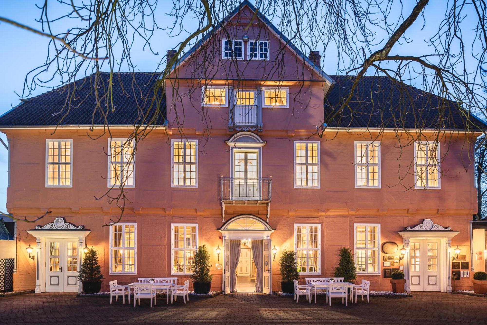 Althoff Hotel Fuerstenhof 첼레 외부 사진 The main building of the hotel