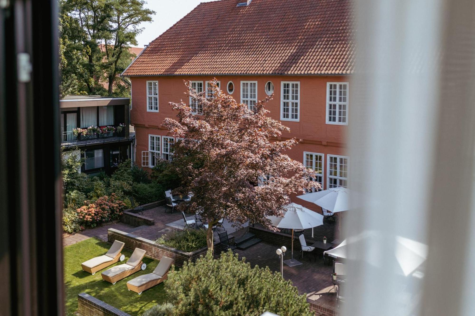 Althoff Hotel Fuerstenhof 첼레 외부 사진 The garden of the hotel