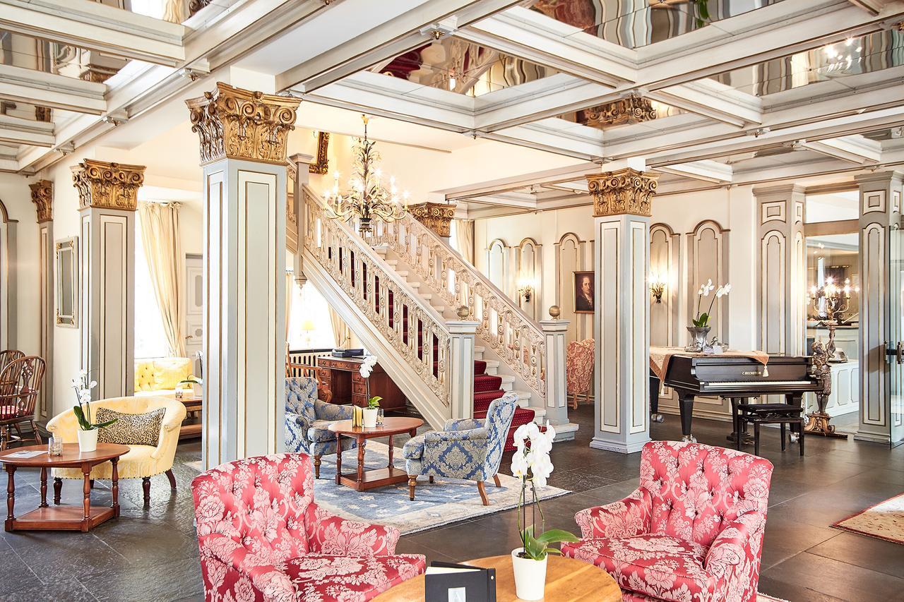 Althoff Hotel Fuerstenhof 첼레 외부 사진 The lobby of the Hotel de la Paix
