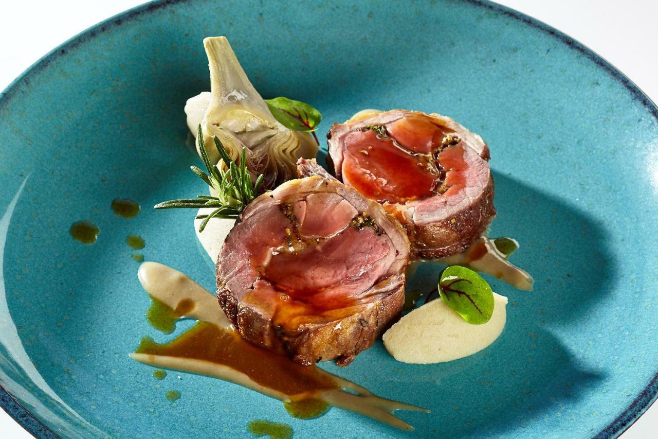 Althoff Hotel Fuerstenhof 첼레 외부 사진 A prepared saddle of lamb